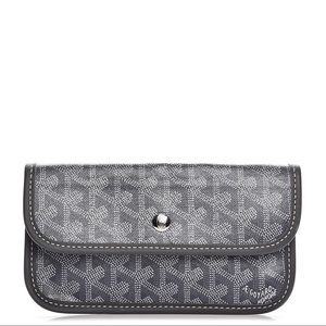 Absolutely flawless Authentic Goyard Pouch in Grey